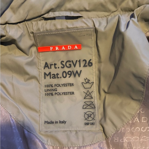 Vintage Prada Puffercoat - Picture 6 of 7